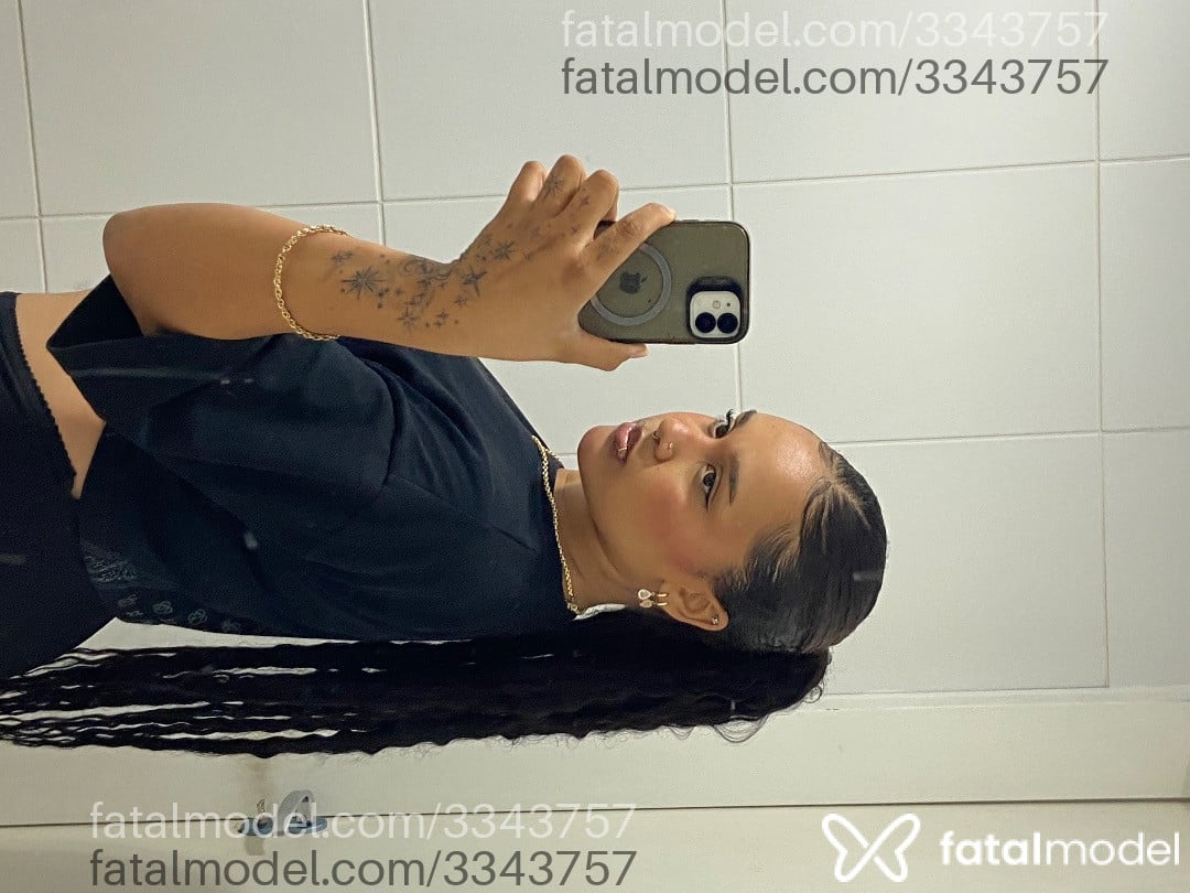 Acompanhante mulher com cabelo castanho de olhos castanhos - Maya Melo Acompanhante mulher com cabelo castanho de olhos castanhos - Maya Melo
