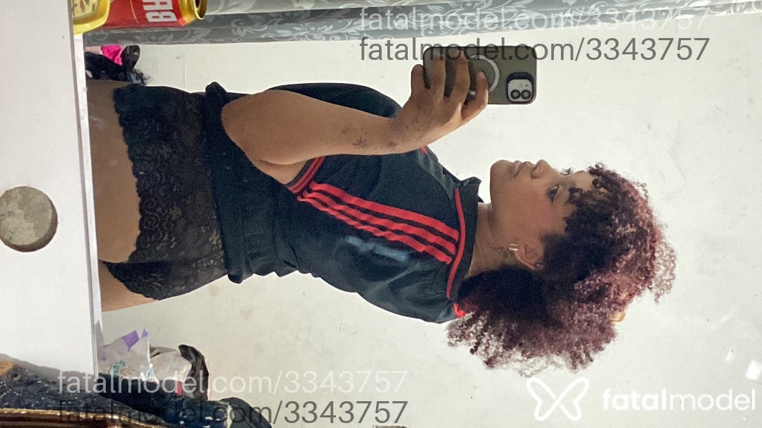 Acompanhante mulher com cabelo castanho de olhos castanhos - Maya Melo Acompanhante mulher com cabelo castanho de olhos castanhos - Maya Melo