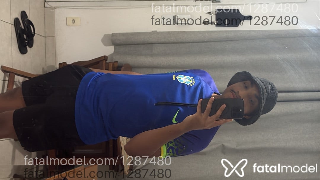 Acompanhante homem com cabelo colorido de olhos mel em Rio de Janeiro - Tobias