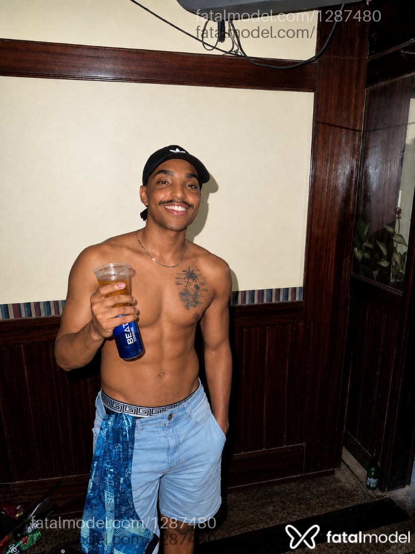 Acompanhante homem com cabelo colorido de olhos mel em Rio de Janeiro - Tobias
