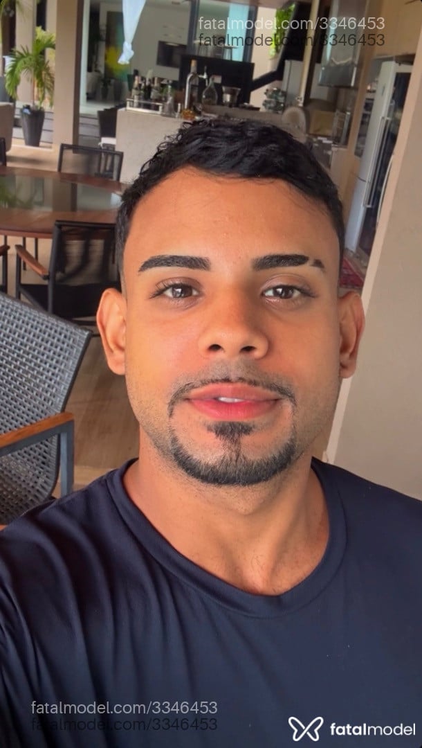 Acompanhante homem morena (o) de olhos pretos - Henry Acompanhante homem morena (o) de olhos pretos - Henry