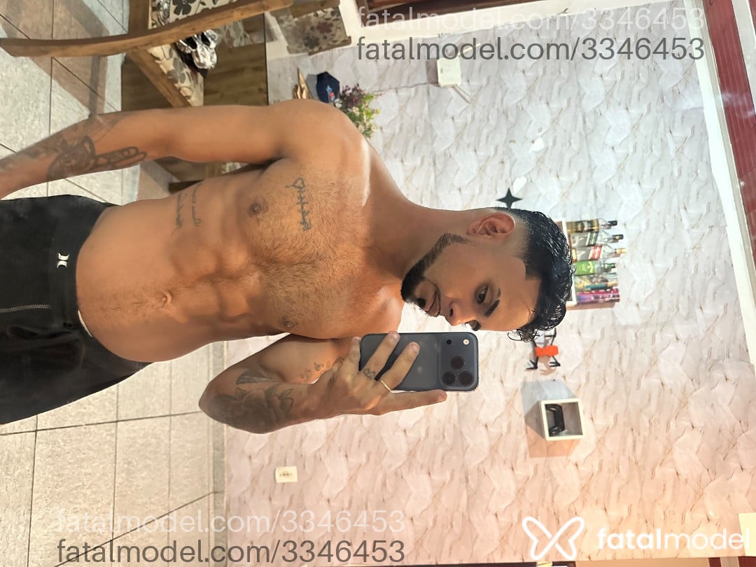 Acompanhante homem morena (o) de olhos pretos - Henry Acompanhante homem morena (o) de olhos pretos - Henry