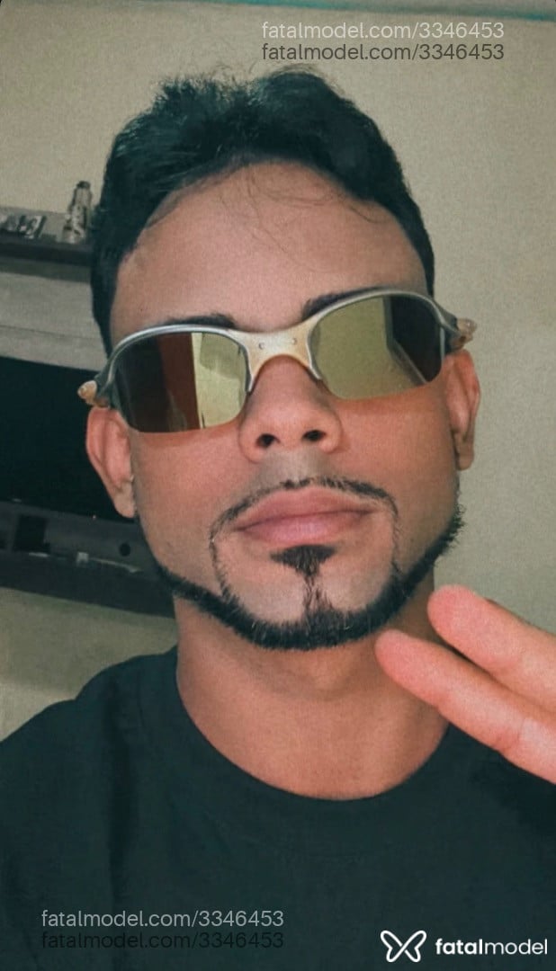 Acompanhante homem morena (o) de olhos pretos - Henry Acompanhante homem morena (o) de olhos pretos - Henry