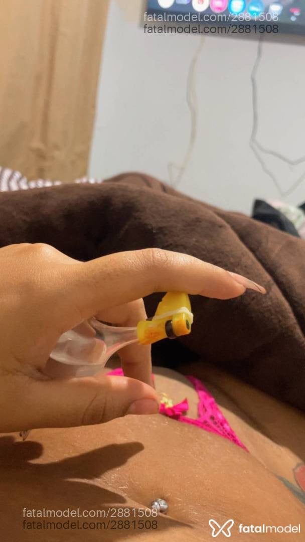 Acompanhante mulher morena (o) de olhos pretos - Isabelly