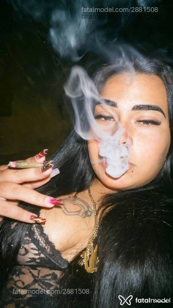 Acompanhante mulher morena (o) de olhos pretos - Isabelly