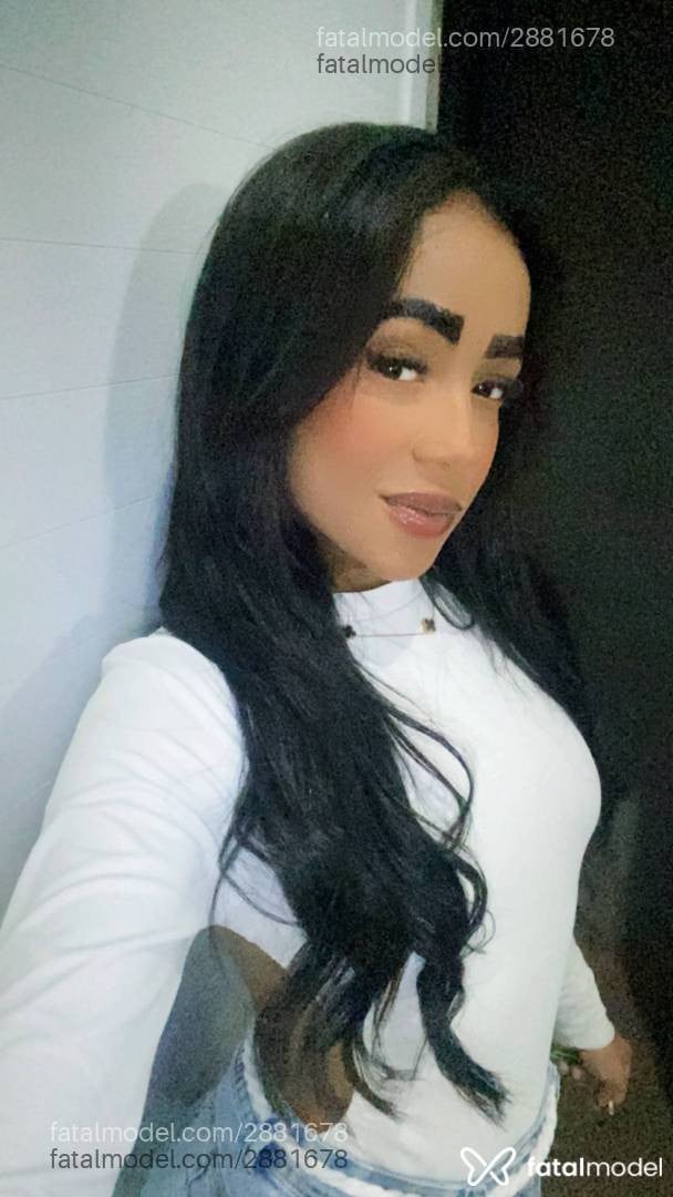 Acompanhante mulher morena (o) de olhos pretos - Ester