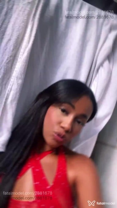 Acompanhante mulher morena (o) de olhos pretos - Ester