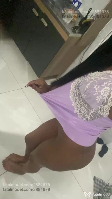 Acompanhante mulher morena (o) de olhos pretos - Ester