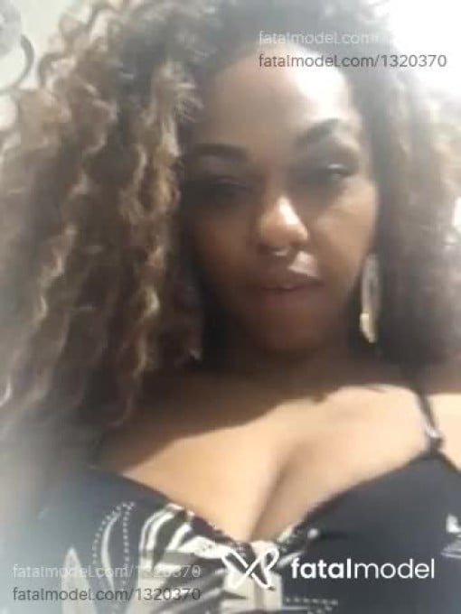 Acompanhante mulher com cabelo castanho de olhos mel em São Paulo - LARISSA COSTA