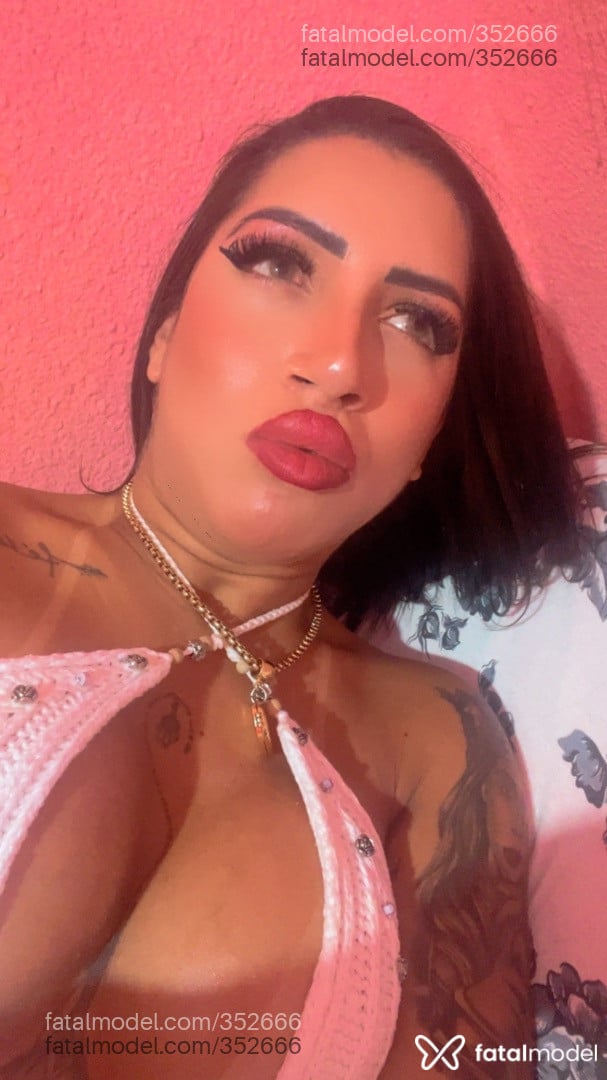 Acompanhante mulher trans com cabelo castanho de olhos castanhos em Ouro Preto do Oeste - Dannyzinha