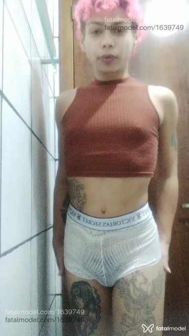 Acompanhante mulher trans com cabelo colorido de olhos mel em Virtual - Beatriz