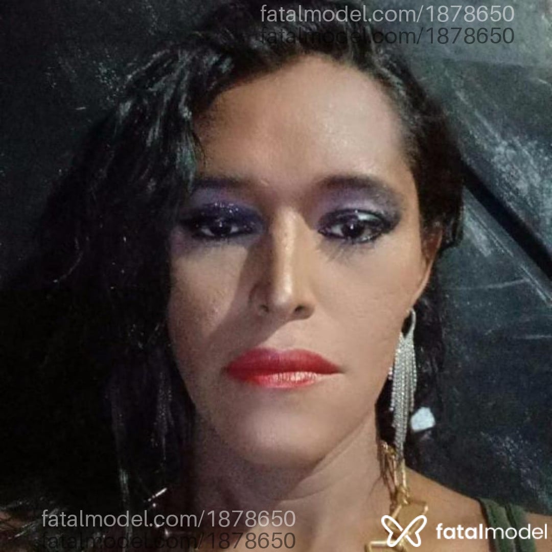 Acompanhante mulher trans com cabelo castanho de olhos pretos em Teresina - Aghatta Wolfman