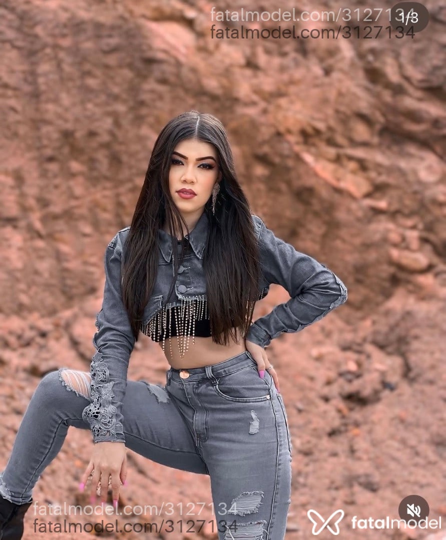 Acompanhante mulher com cabelo castanho de olhos pretos - Angel Acompanhante mulher com cabelo castanho de olhos pretos - Angel