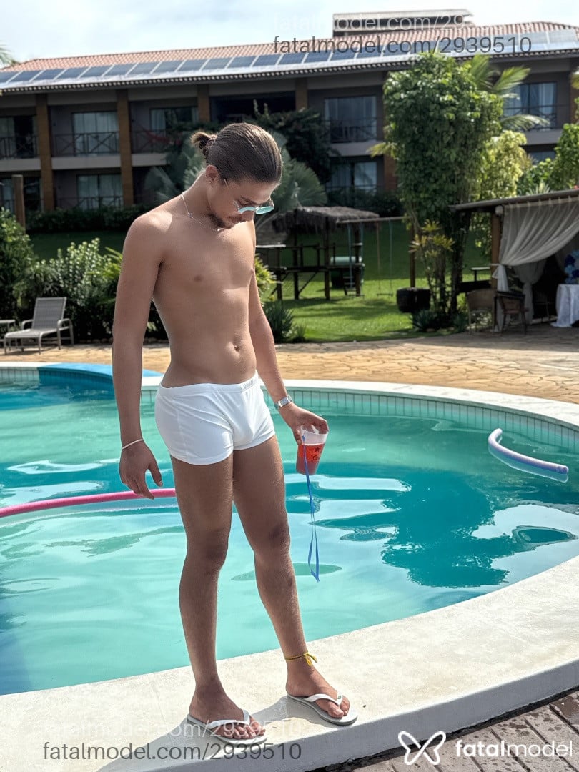 Acompanhante homem loira (o) de olhos castanhos em Ilhéus Acompanhante homem loira (o) de olhos castanhos em Ilhéus - Maya Lemos