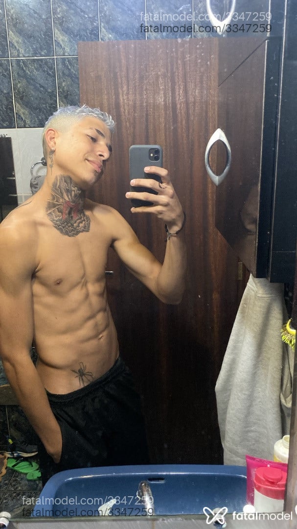 Acompanhante homem loira (o) de olhos castanhos em Londrina - Carlos
