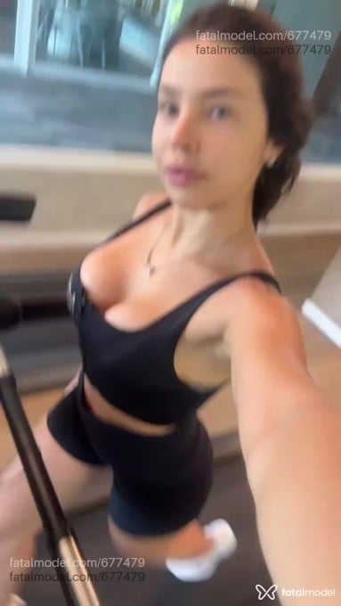 Acompanhante mulher com cabelo castanho de olhos azuis - Luana Bonatto Acompanhante mulher com cabelo castanho de olhos azuis - Luana Bonatto