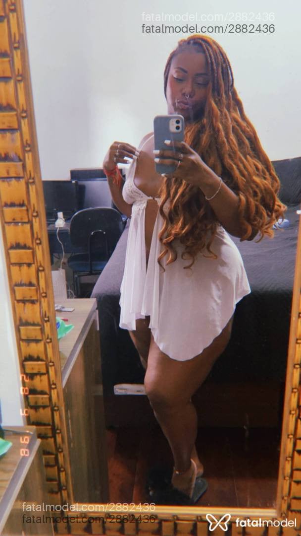 Acompanhante mulher com cabelo castanho de olhos pretos - Leona