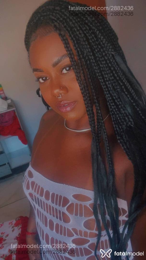 Acompanhante mulher com cabelo castanho de olhos pretos em Itaúna - Leona