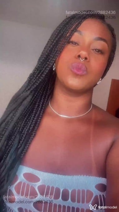 Acompanhante mulher com cabelo castanho de olhos pretos em Itaúna - Leona