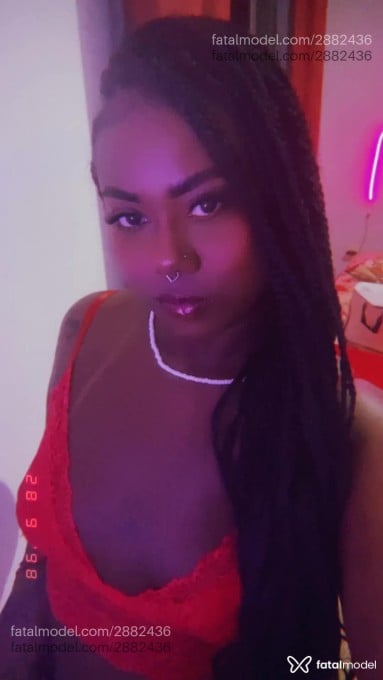 Acompanhante mulher com cabelo castanho de olhos pretos em Itaúna - Leona