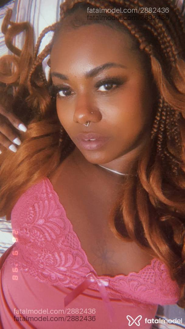 Acompanhante mulher com cabelo castanho de olhos pretos em Cruzeiro - Leona