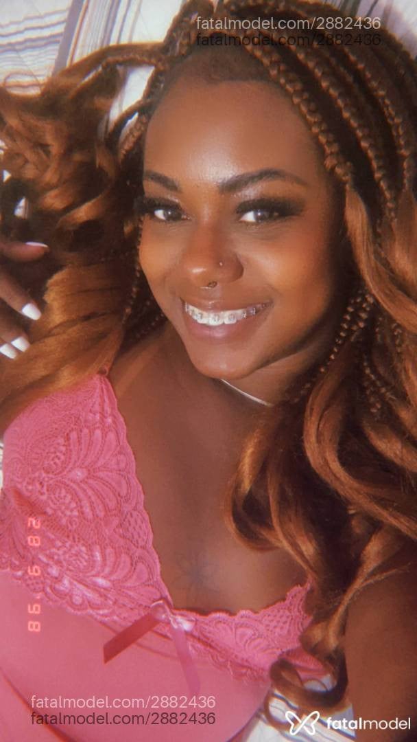 Acompanhante mulher com cabelo castanho de olhos pretos em Barão de Cocais - Leona