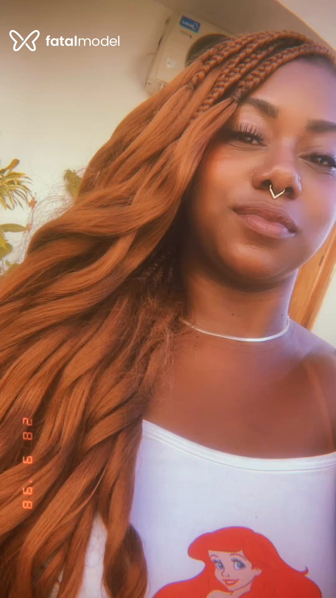 Acompanhante mulher com cabelo castanho de olhos pretos - Leona