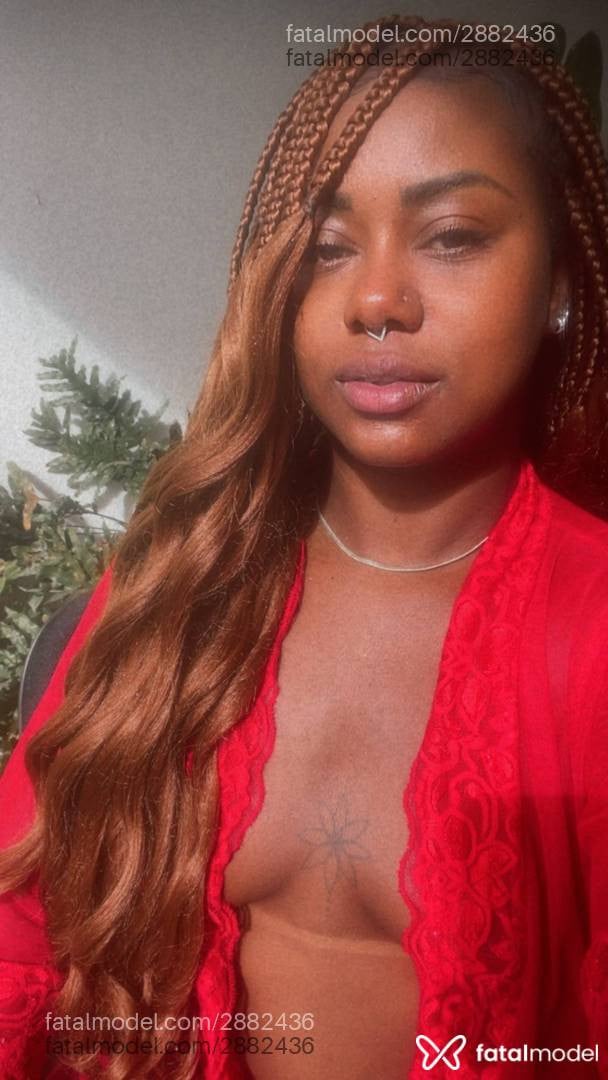 Acompanhante mulher com cabelo castanho de olhos pretos em Cruzeiro - Leona