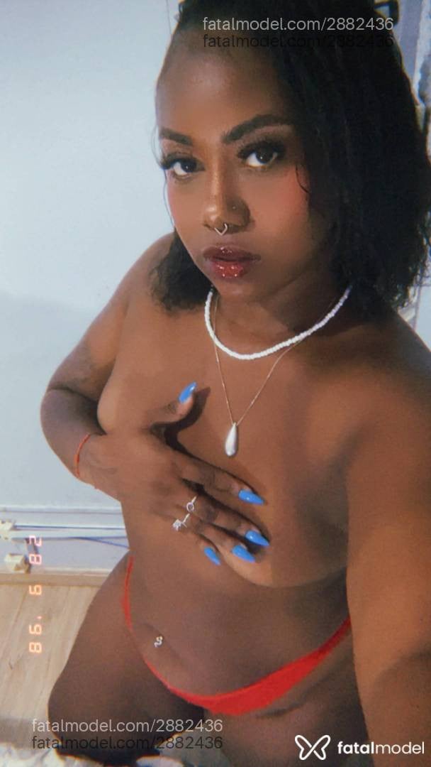 Acompanhante mulher com cabelo castanho de olhos pretos em Itaúna - Leona