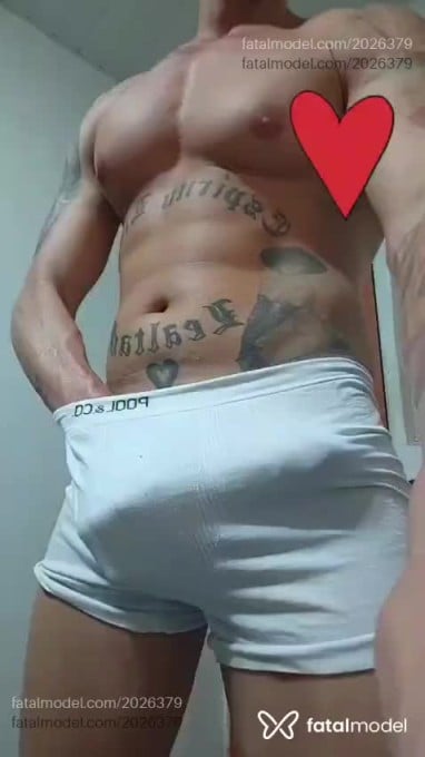 Acompanhante homem com cabelo castanho de olhos castanhos em Virtual - Giricotta