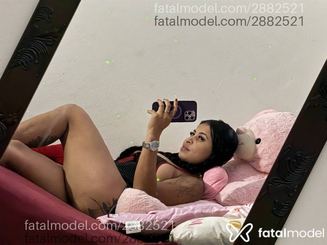 Acompanhante mulher morena (o) de olhos pretos - Ge Souza Acompanhante mulher morena (o) de olhos pretos - Ge Souza