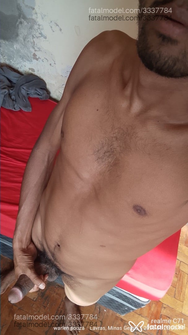 Acompanhante homem morena (o) de olhos castanhos em Oliveira Acompanhante homem morena (o) de olhos castanhos em Oliveira - Chalin