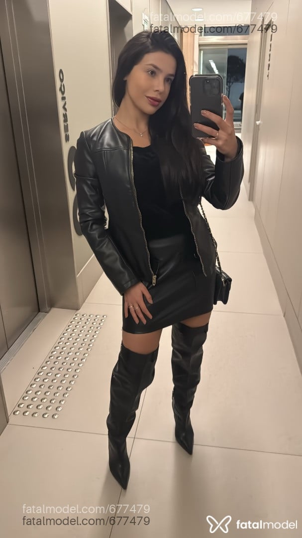 Acompanhante mulher com cabelo castanho de olhos azuis - Luana Bonatto Acompanhante mulher com cabelo castanho de olhos azuis - Luana Bonatto