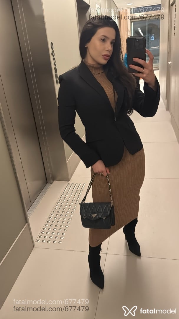 Acompanhante mulher com cabelo castanho de olhos azuis - Luana Bonatto Acompanhante mulher com cabelo castanho de olhos azuis - Luana Bonatto