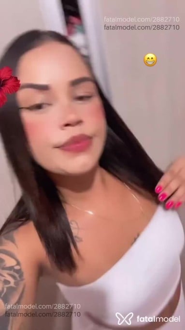 Acompanhante mulher com cabelo castanho de olhos castanhos em Virtual - Pérola