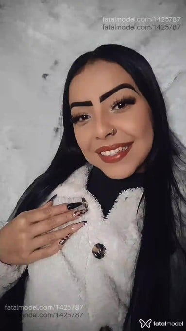 Acompanhante mulher com cabelo castanho de olhos castanhos em Belo Horizonte - Valentinacolômbia