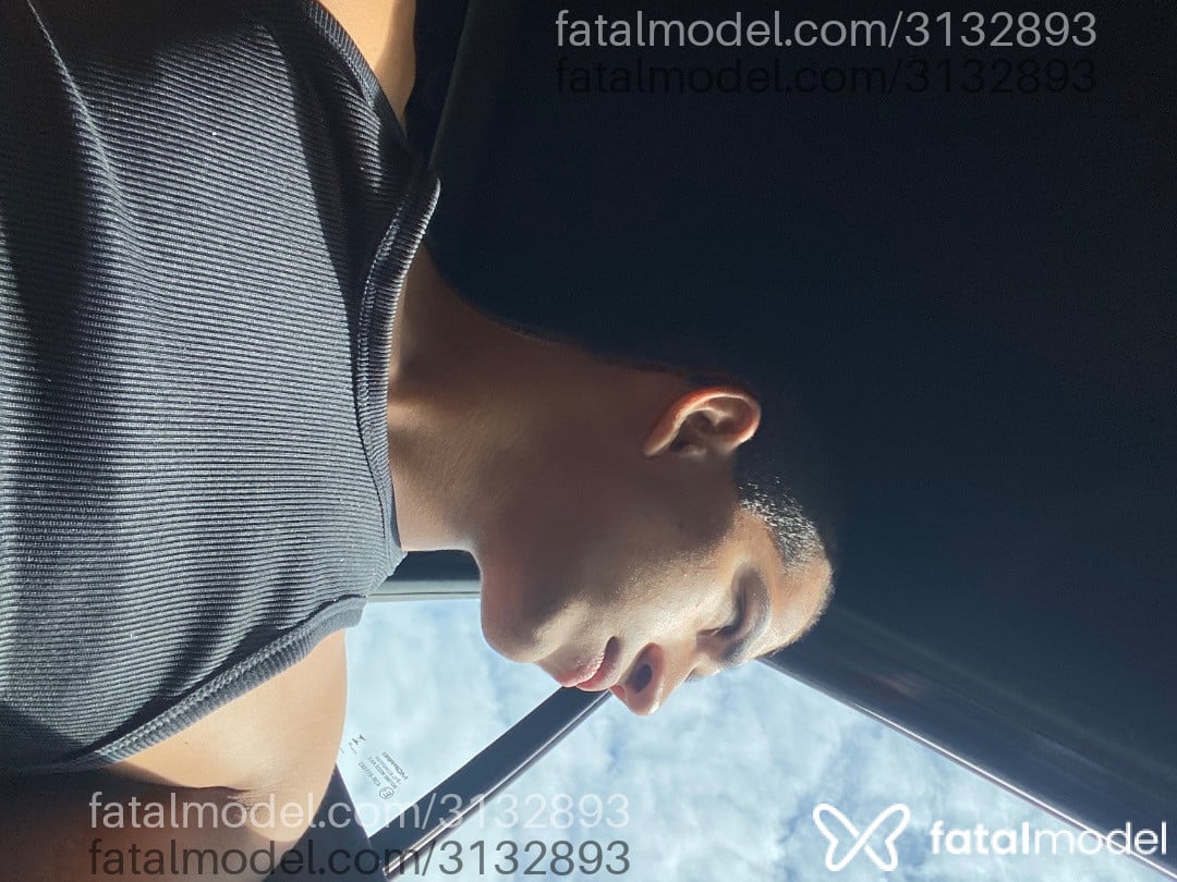 Acompanhante homem morena (o) de olhos pretos - Avares Acompanhante homem morena (o) de olhos pretos - Avares