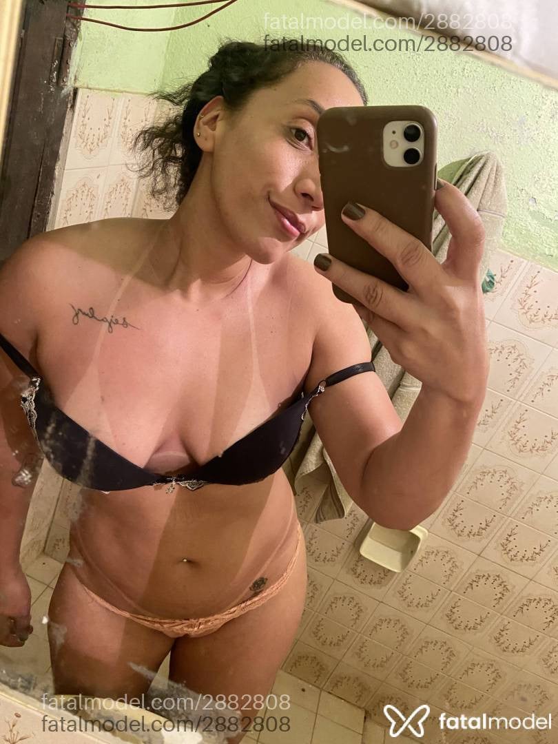 Acompanhante mulher morena (o) de olhos castanhos - Brenda