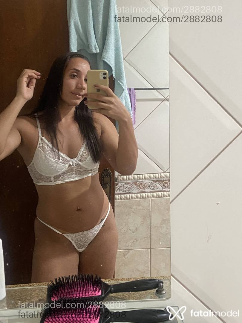 Acompanhante mulher morena (o) de olhos castanhos - Brenda