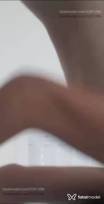 Acompanhante mulher trans com cabelo castanho de olhos mel - Luna