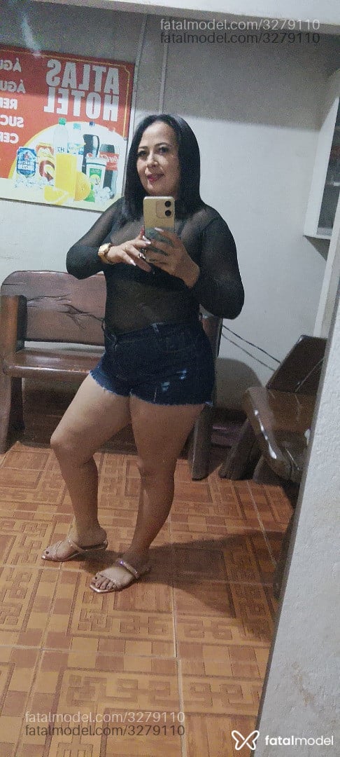 Acompanhante mulher com cabelo castanho de olhos castanhos - Luana Acompanhante mulher com cabelo castanho de olhos castanhos - Luana