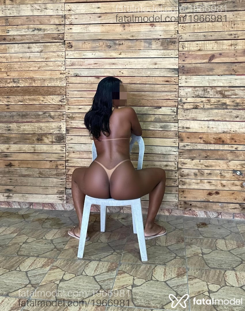 Acompanhante mulher morena (o) de olhos castanhos - Michelle Acompanhante mulher morena (o) de olhos castanhos - Michelle
