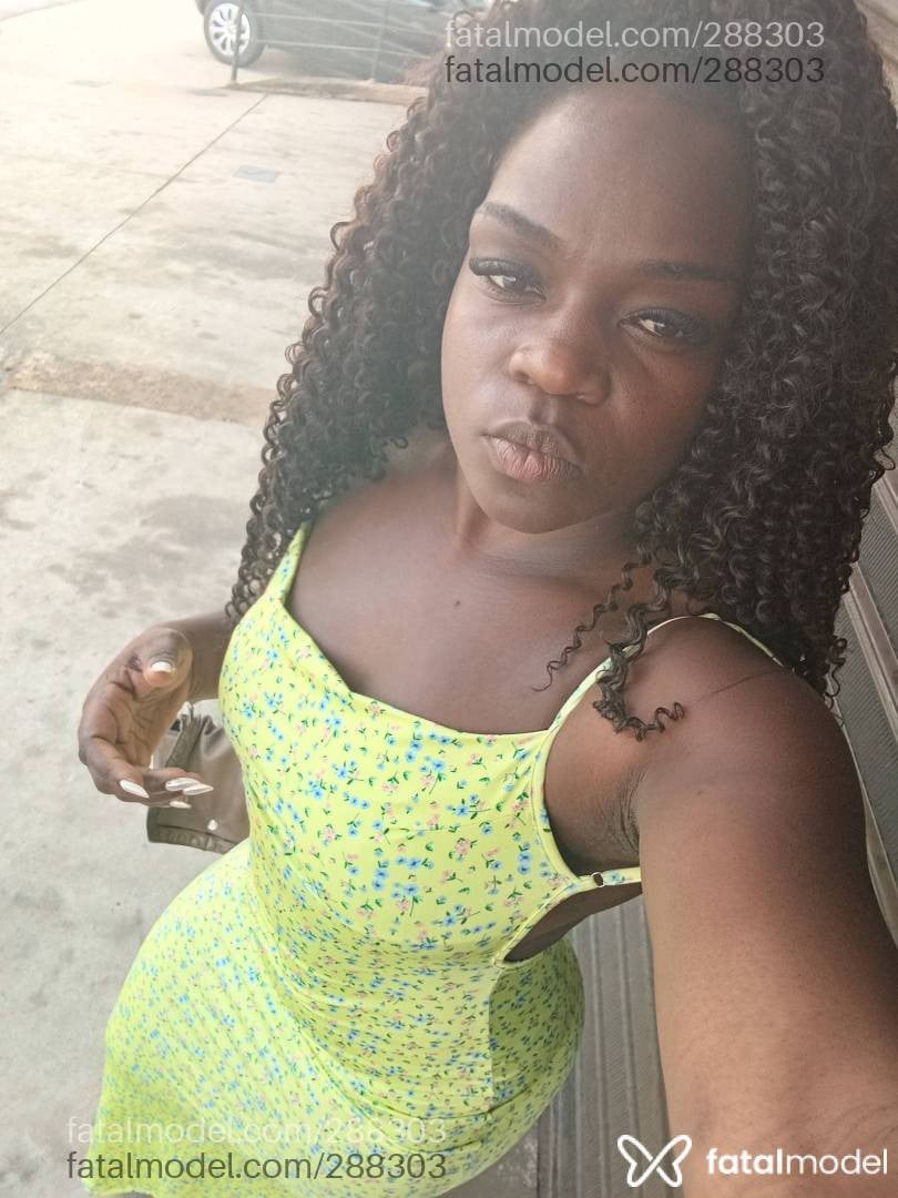 Acompanhante mulher com cabelo castanho de olhos pretos - Hyara bonbon