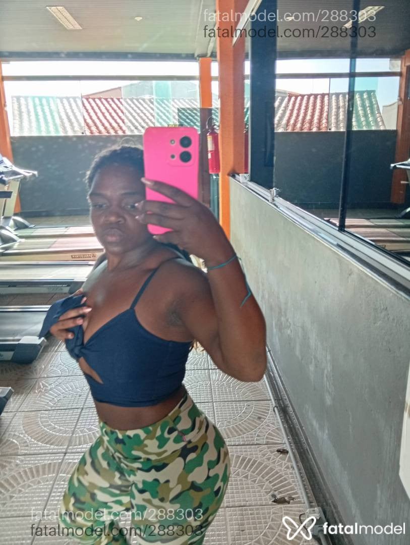 Acompanhante mulher com cabelo castanho de olhos pretos - Hyara bonbon