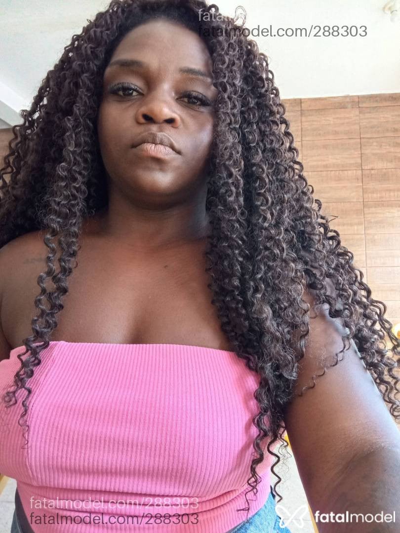 Acompanhante mulher com cabelo castanho de olhos pretos - Hyara bonbon