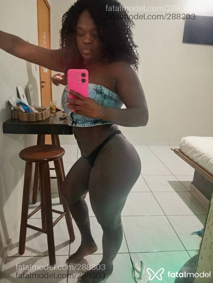 Acompanhante mulher com cabelo castanho de olhos pretos - Hyara bonbon