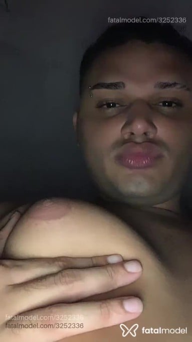 Acompanhante homem trans com cabelo castanho de olhos castanhos em Aracaju - Imola