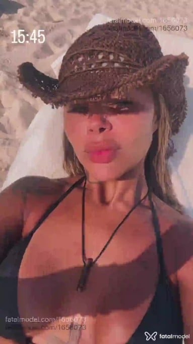 Acompanhante mulher loira (o) de olhos castanhos - Mariah