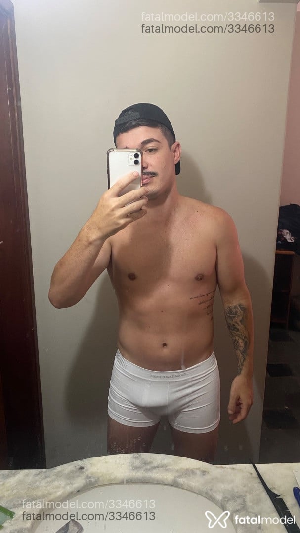 Acompanhante homem com cabelo castanho de olhos castanhos em São Paulo - Bigode
