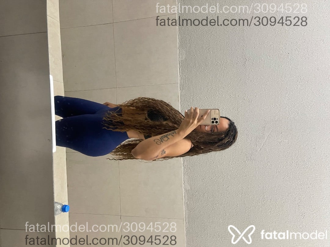 Acompanhante mulher com cabelo castanho de olhos castanhos - Candy Acompanhante mulher com cabelo castanho de olhos castanhos - Candy